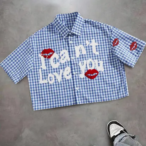 Unisex Casual "I Can't Love You" Letter & Red Lip Print Shirt, Graphic Shirts, Y2K High Street Style Button Collared Plaid Cropped Top, Streetwear, Ideal Gift,