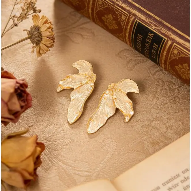 Women's Retro Leaf Designer Style Earrings - Fashion Statement Design