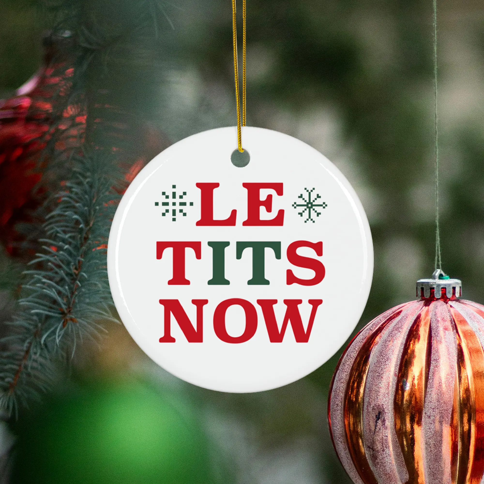 LE TITS NOW Ceramic Ornament - Glossy Circle Shape with Bold Red Lettering for Holiday Cheer and Dark Humor - Perfect for Quirky Decor and Conversation-Starting Accent - Includes Gold-Toned Hanging String