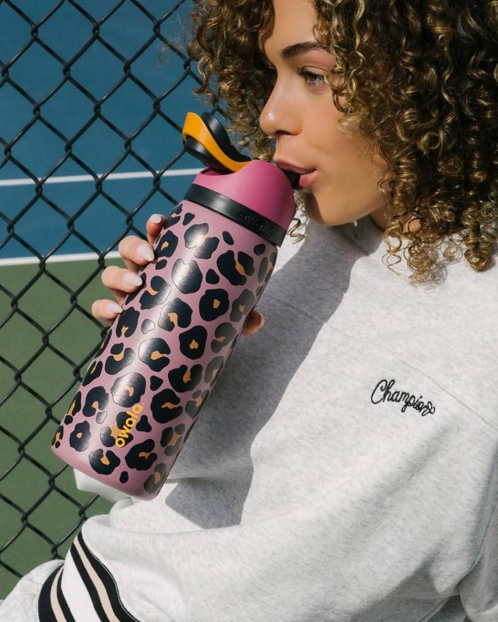 Owala 32-ounce stainless steel water bottle, available in multiple colors - a sports stainless steel water bottle with a straw.