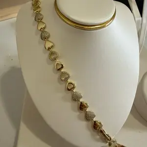 Manilla de mujer elegante y fina