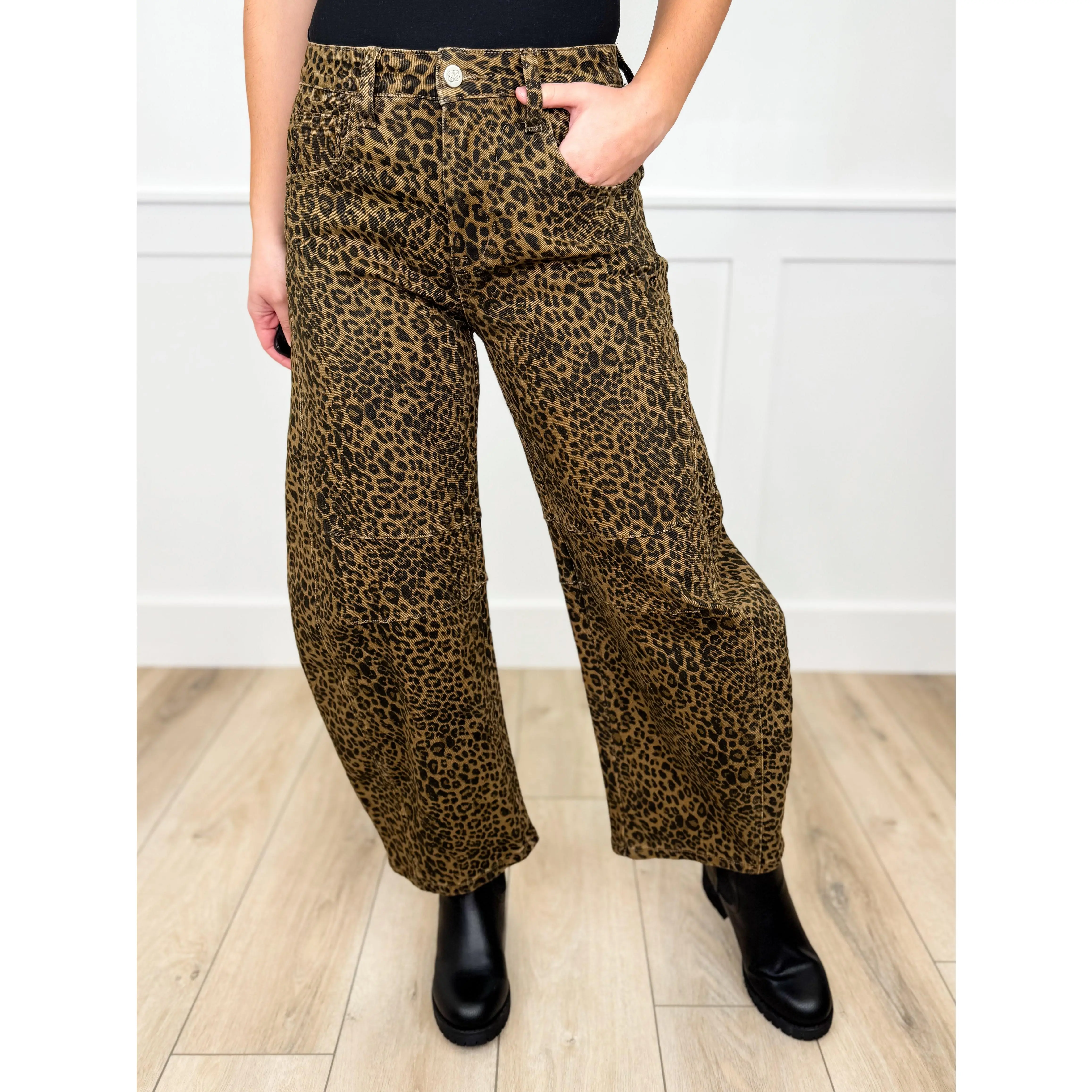 Women's Leopard Print Barrel Jeans - High-Rise Cropped Stretch Cotton Denim for Casual Wear, Available in Regular & Plus Sizes, 2Xl, Multi-Size, Adults, Vest, Lady, Bold Pattern, Jean Pants, Stretch Denim, Barrel Cut, Matching, Bottom, Comfortable, Fit, L