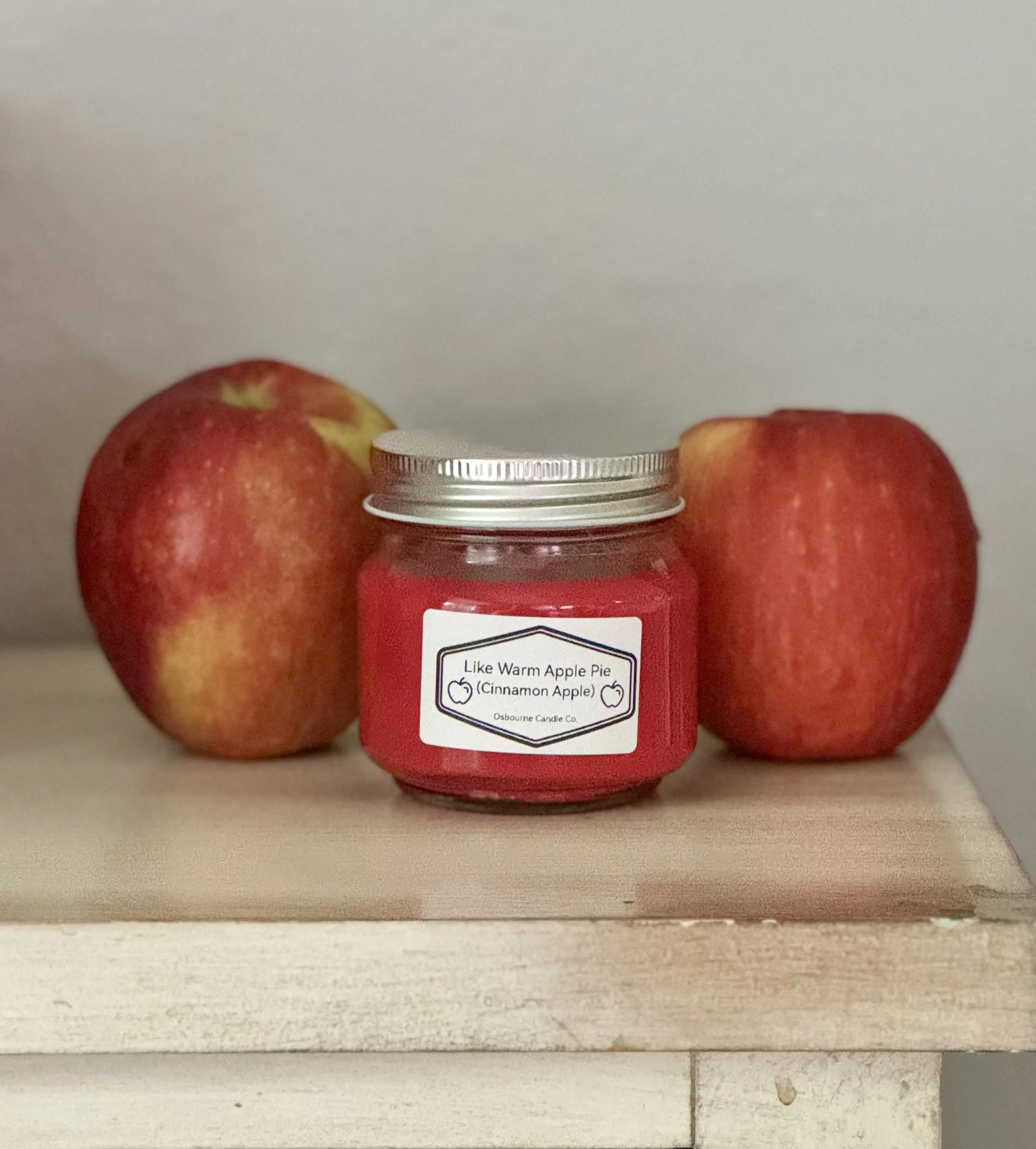 Cinnamon Apple Hand-Poured Soy Candle 8 oz - Warm Apple Pie Scent - Cozy & Nostalgic - 45+ Hour Burn Time - Lead-Free Cotton Wick - Autumn Inspired Household Scent Aroma Decor Scented Gift