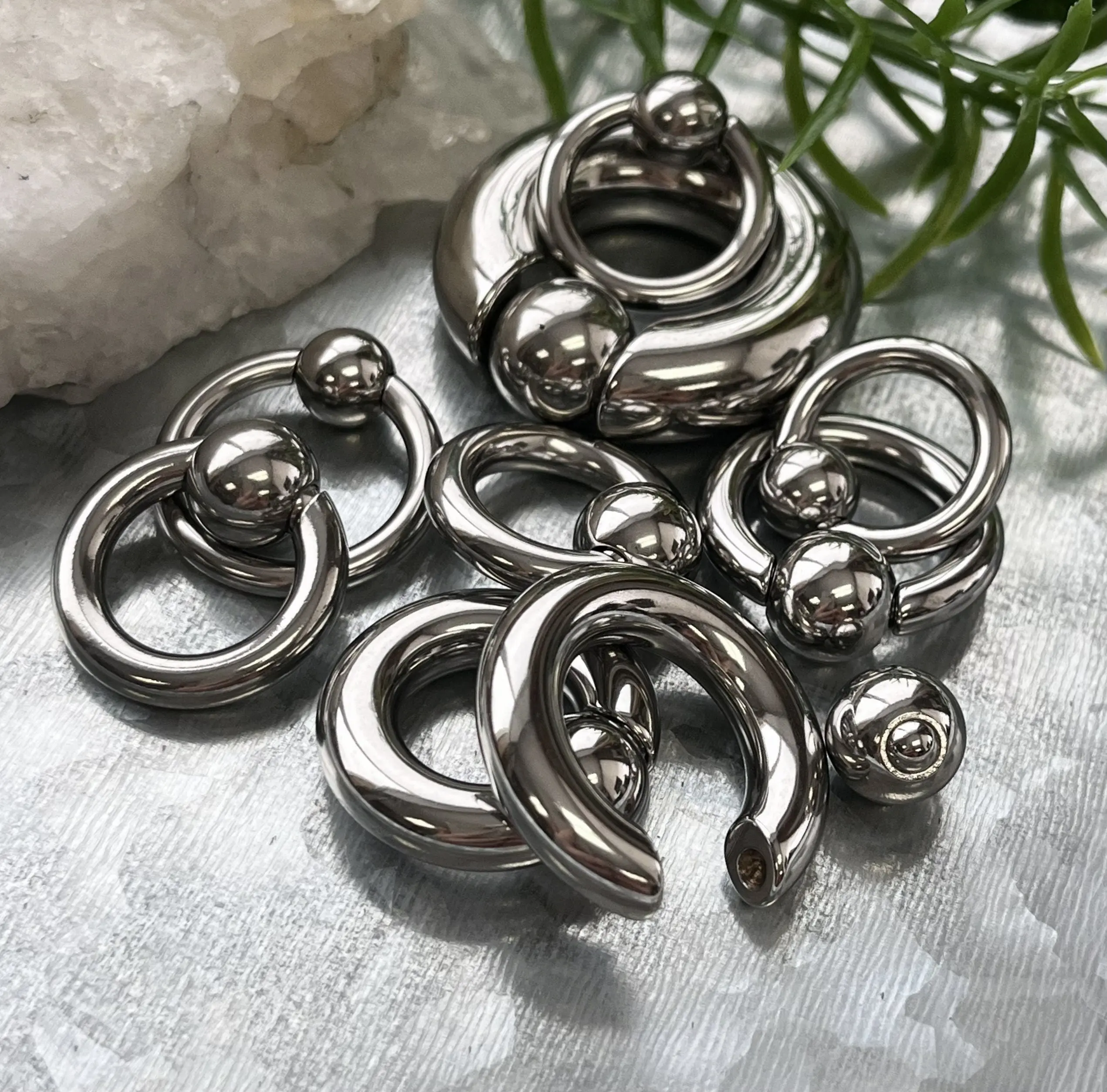 1 Piece Spring Loaded Captive Bead Large Gauge Steel Segment Ring/Hoop - Easy Pop Out -  Gauges 8g (3.2mm) thru 00g (10mm)