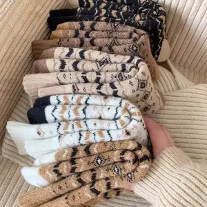 5 Pairs Thick Autumn Winter Warm Vintage Checkered Plaid Mid-Calf Socks, Soft Comfy Socks, Sock Set, Comfortable Lining, Striped Design, Outdoor Adventure Hiking Daily Wear