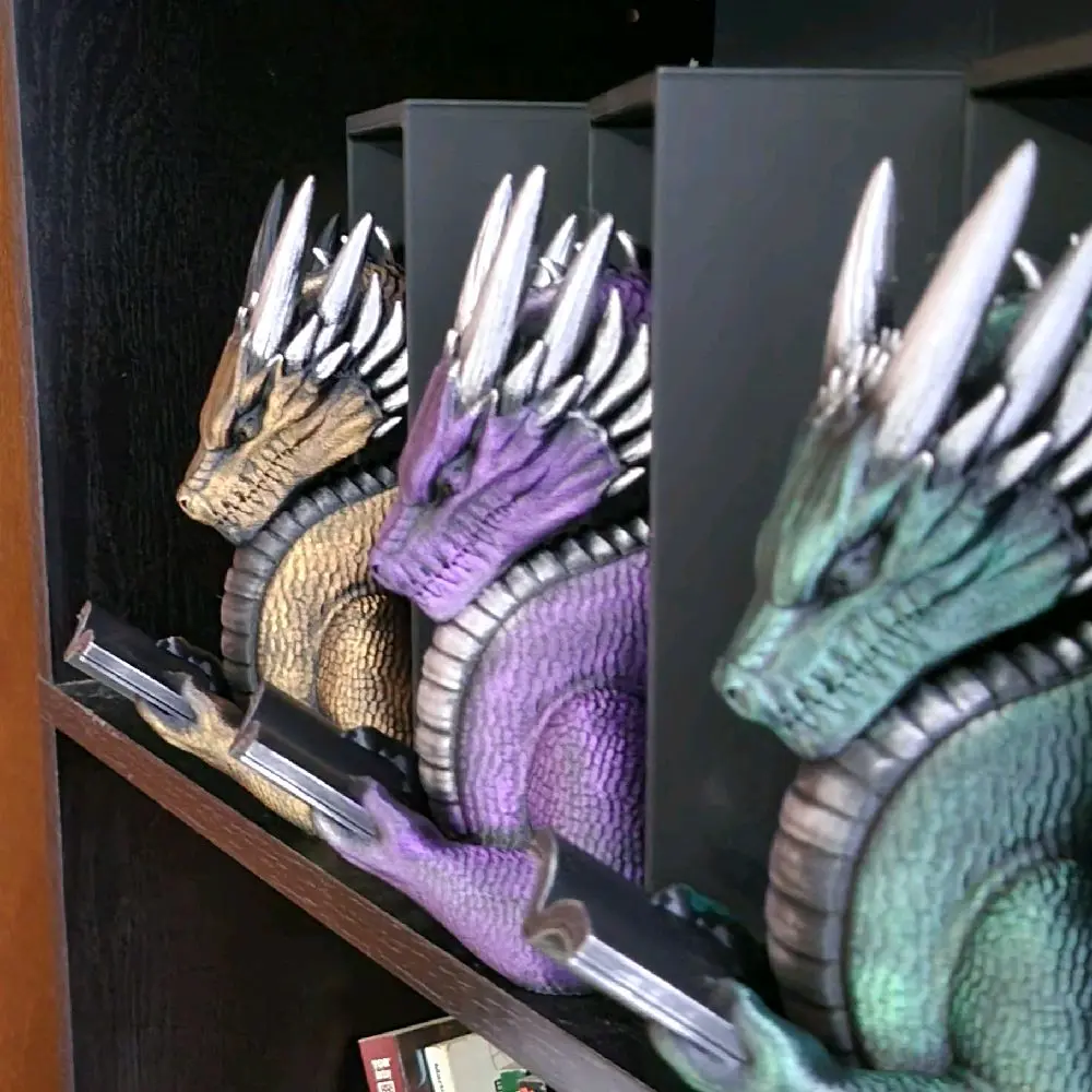 Dragon reading a book, 3d printed book nook by craftykid3d