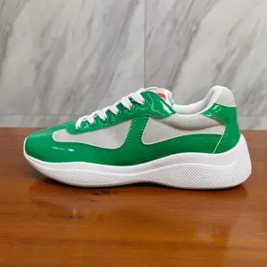 Men's sports shoes, men's fashionable large size, low-top skate shoes, classic stitching design, high-quality microfiber leather material, lightweight, anti-slip, breathable soft sole, suitable for leisure, sports, and running, suitable for all seasons