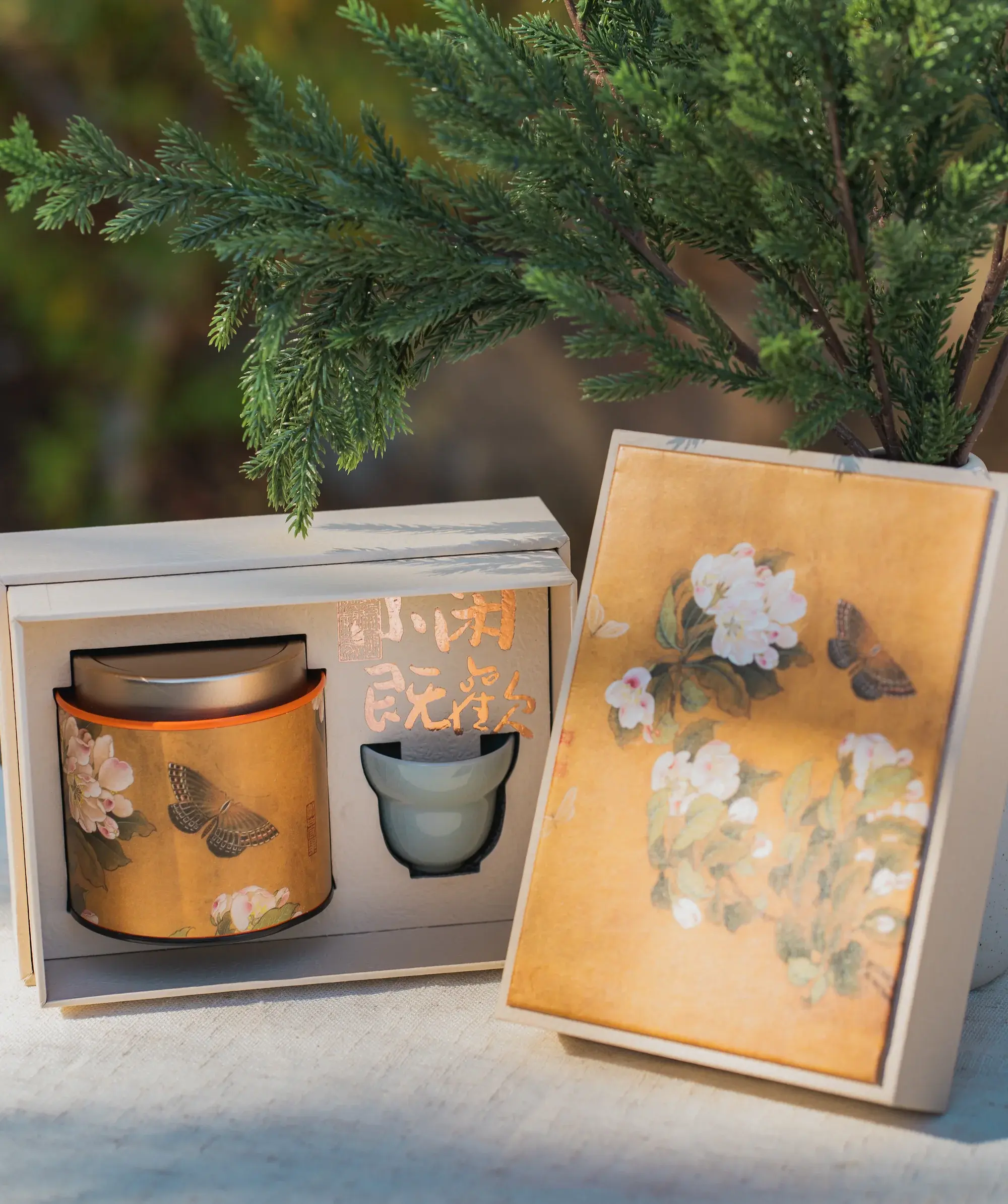 Ancient Selected Leaves Aromatic Black Tea Beverage Gift Set (1.76oz) - Celadon Begonia-Design Teacup, Song Butterfly Elegance Theme Box, for Tea Enthusiasts