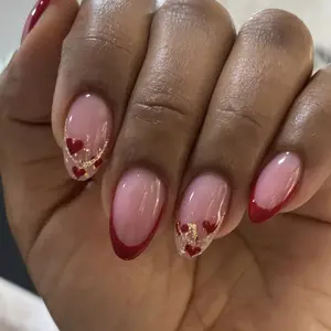 French Valentine's Day Press-On Nails: Red heart design with glitter, short almond shape, artificial nail tips/stickers