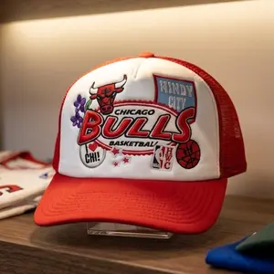 Mitchell & Ness Chicago Bulls Trucker Snapback Hat, Red White Retro NBA Basketball Cap, One Size Adjustable Mesh Baseball Hat, Vintage Team Logo Sports Headwear, Game Day Fan Gift,