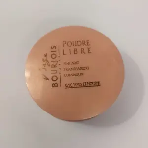 Bourjois Poudre Visage Bourjois for Women Ultra-Fine Lightweight Matte & Radiant Finish Suitable for All Skin Types Topical Cosmetic Soft Powder
