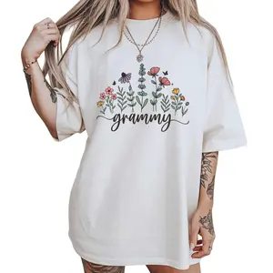 Casual Wildflower Grammy Tee – Botanical Floral Design with Elegant Cursive Text for Grandma