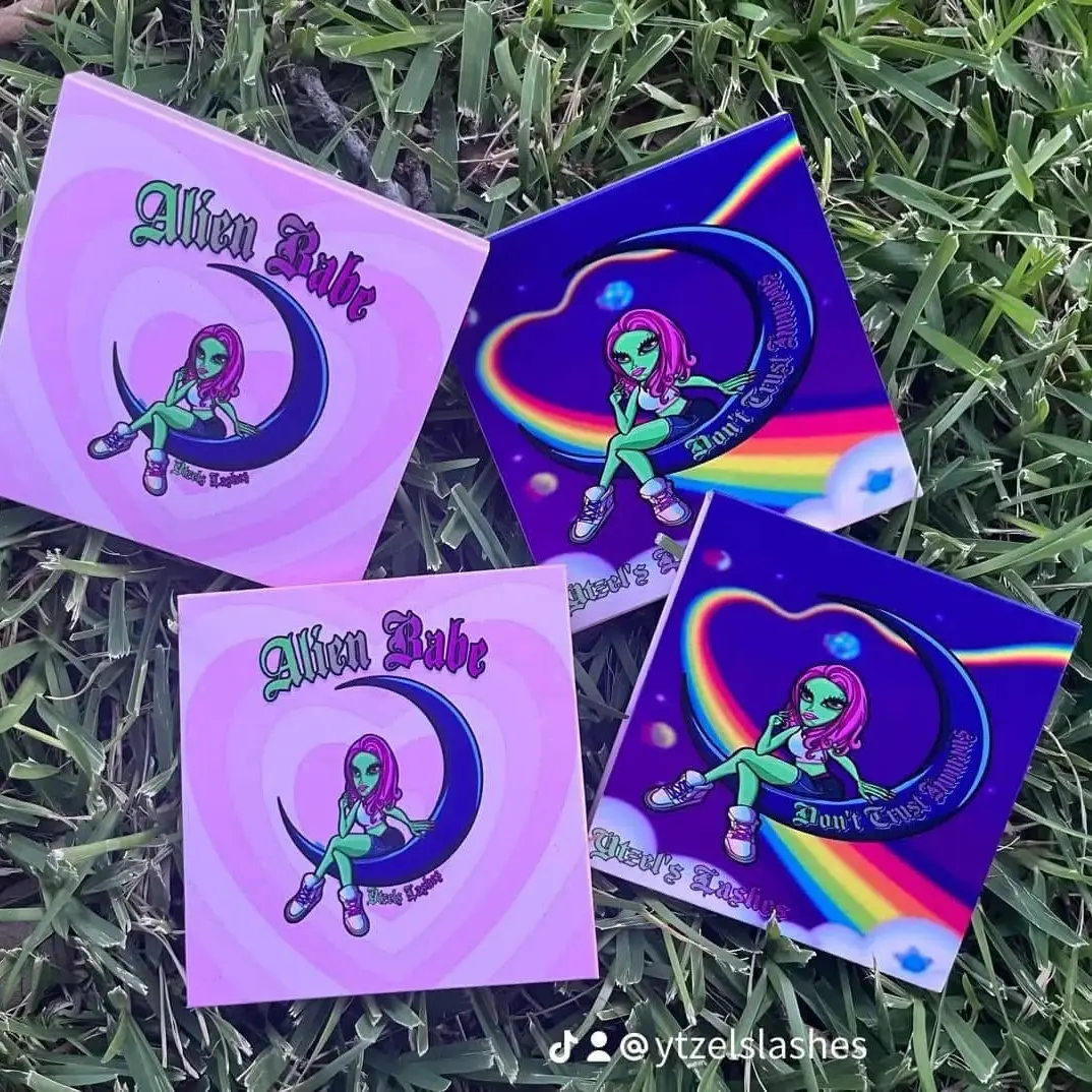Ytzel’s Lashes Alien Girl Palette Bundle