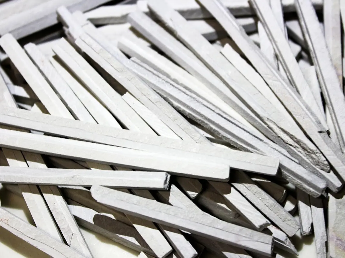White Indian Slate Clay Pencils - Edible Earthy To Eat slate Pica Rocks - Bulk, Comestible para comer