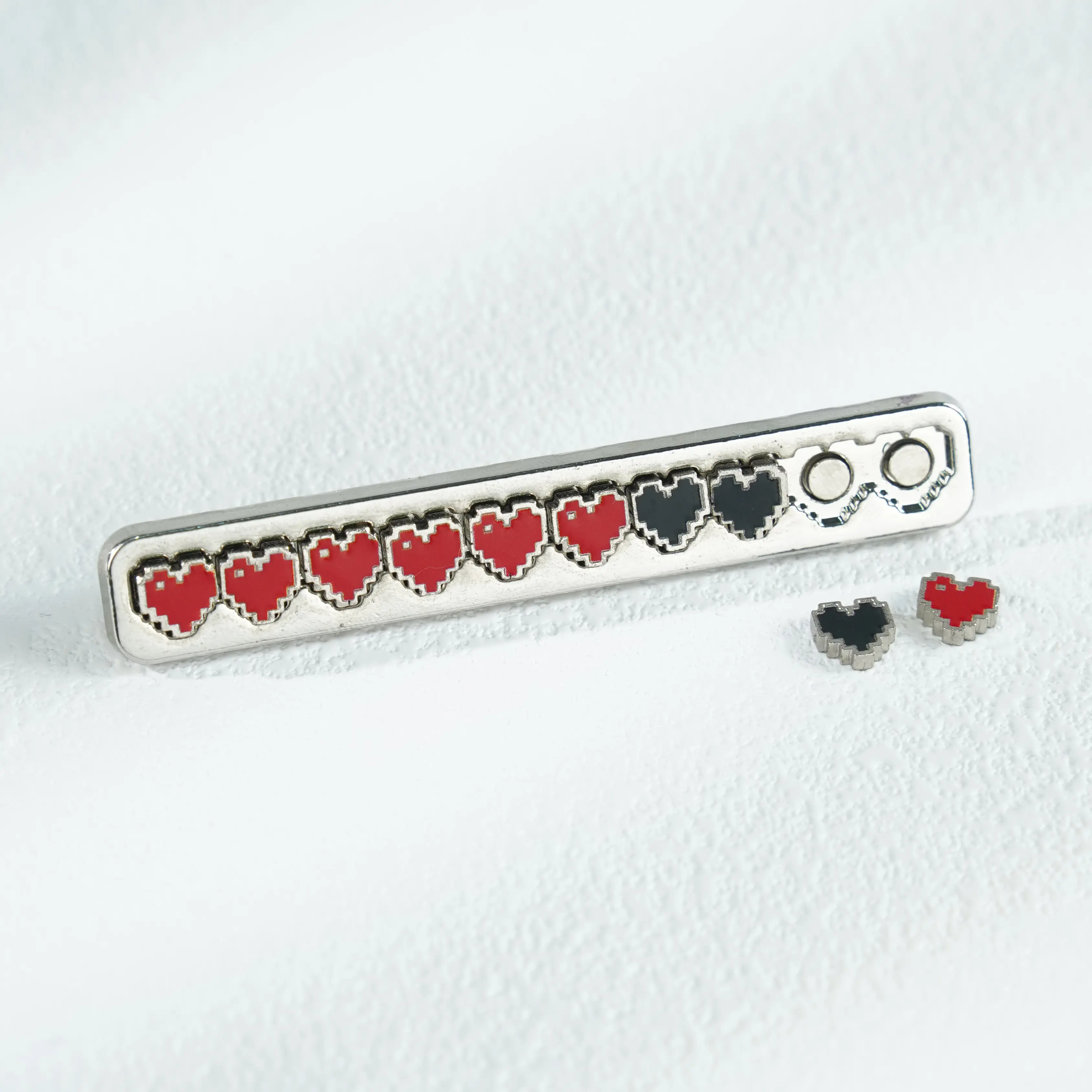 Interactive Magnetic Pixel Heart Enamel Pin, 10-Heart Double-Sided Mood Tracker Badge with Flip Hearts, Funny Social Battery Lapel Pin for Backpack, Hat & Jacket, Funny Gift for Friends & Coworkers