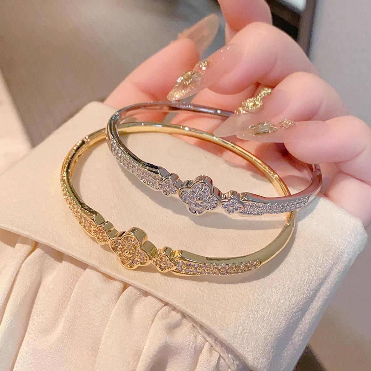 Luxury Clover Bangle Bracelet for Women, Elegant Floral Motif Sparkle Bangle, Premium Polished Statement Bangle, Trendy Aesthetic Formal Jewelry, Timeless Anniversary Birthday Gift for Her