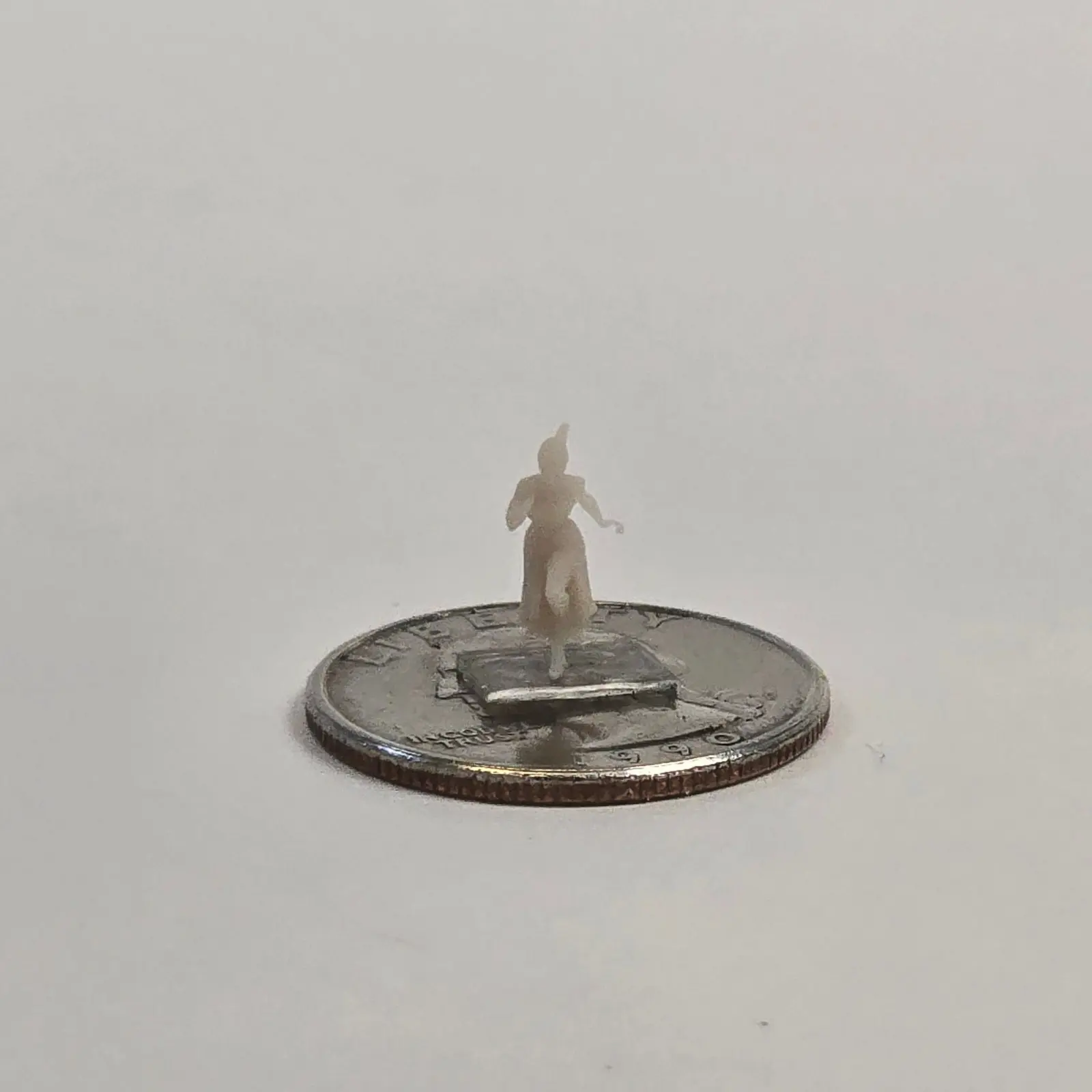 N Scale Woman – Calling Gesture | Unpainted Miniature Figure for Dioramas & Train Layouts