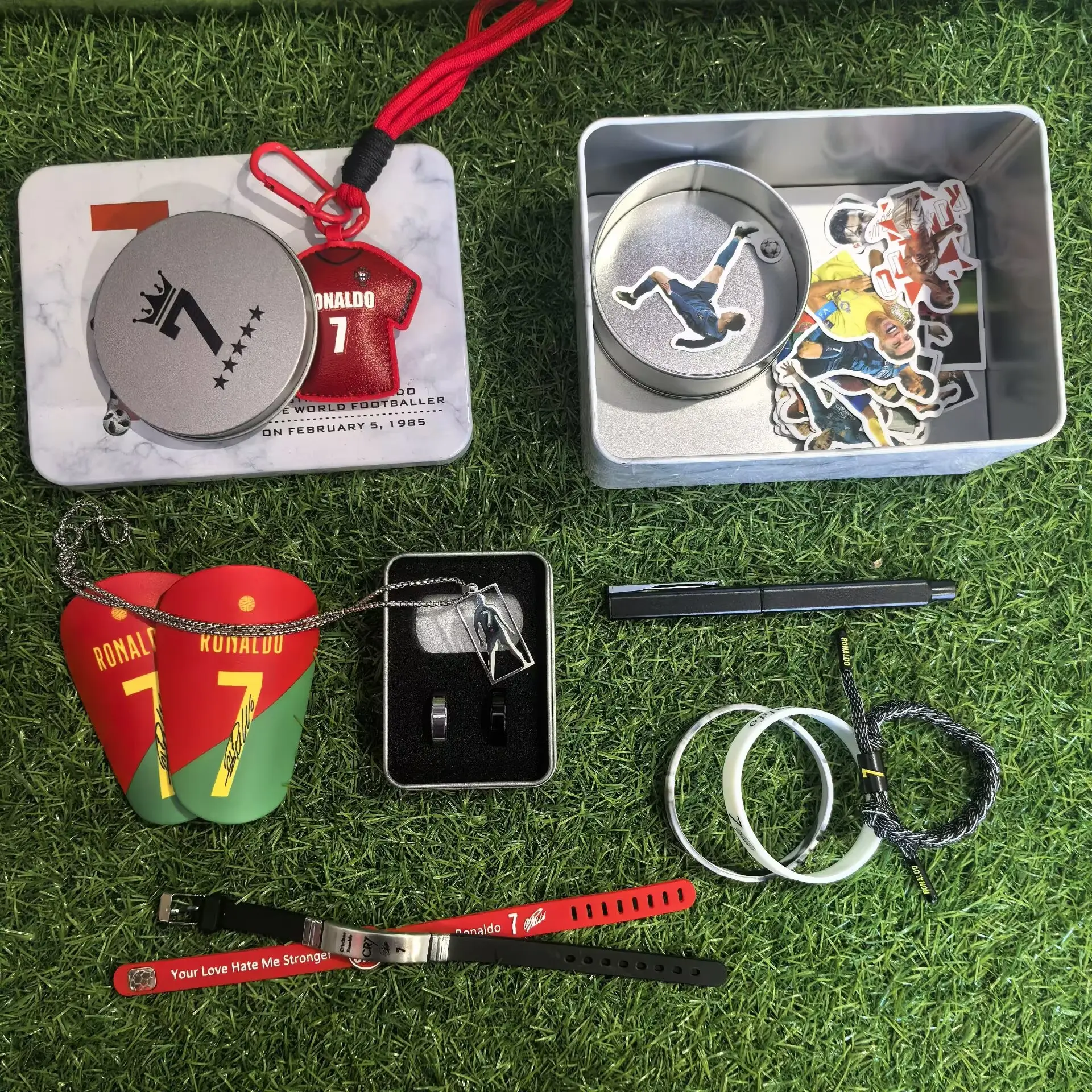 Soccer star number 7 Gift Bundle(1 gift box+1 Keychain+1 Pen+1 Necklace+2 Rings+1 Pair Of Mini Shin Guards+5 wristbands), Collectibles, Keychain Gift Bundle