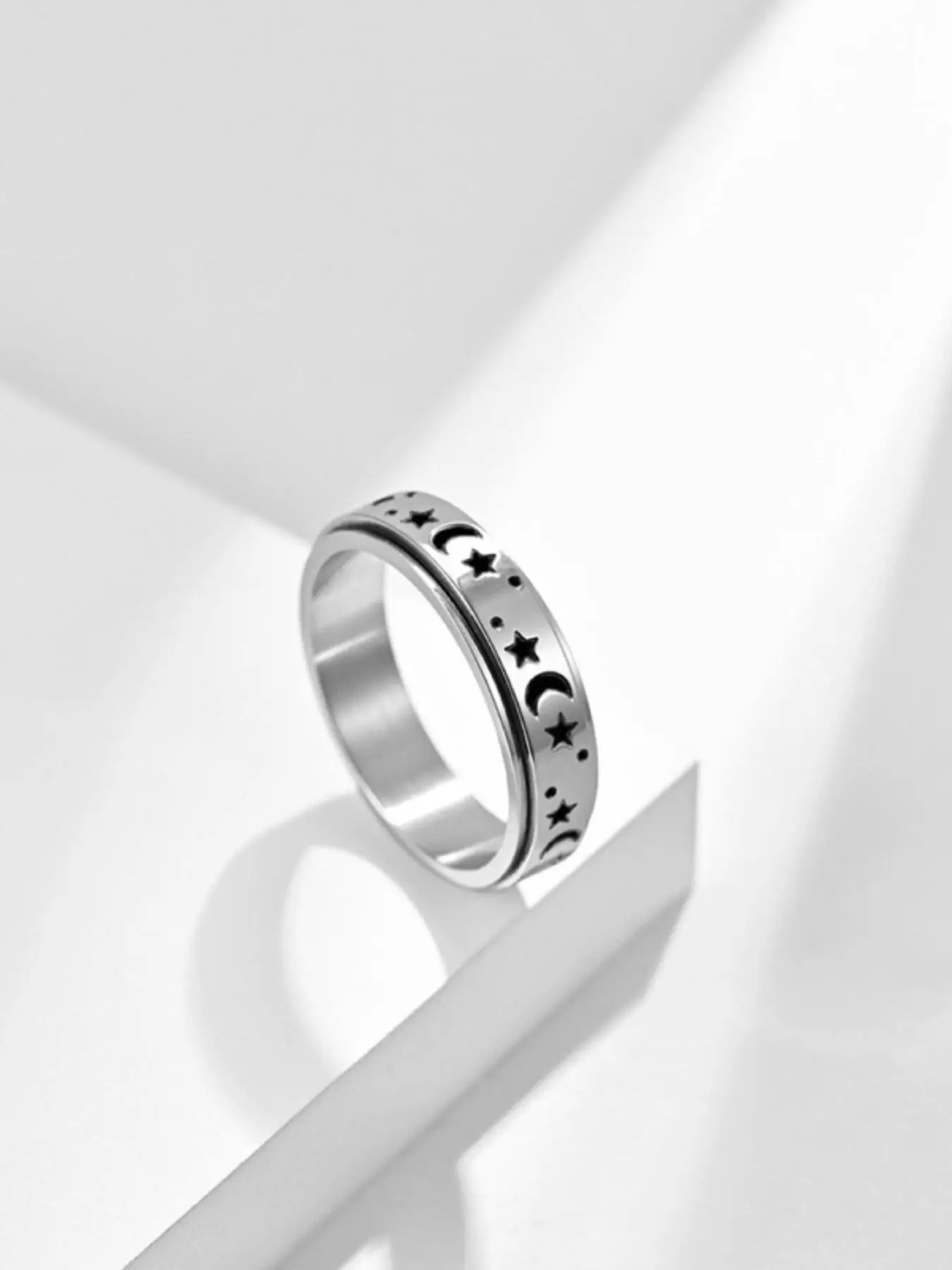 2025 New Trendy Star & Moon Decor Anxiety Ring, Elegant Everyday Ring, Rotating Openwork Ring, Fashion Matching Clean Outfit Jewelry Accessories for W