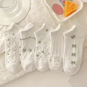 Floral Elegance 5 Pairs Women's Short Socks Spring Summer Thin Low Cut Forest Style Floral Fresh Japanese Sweet Versatile Small Flower Trendy Machine Washable Invisible Strap Design for Seamless Look Fashion Womenswear