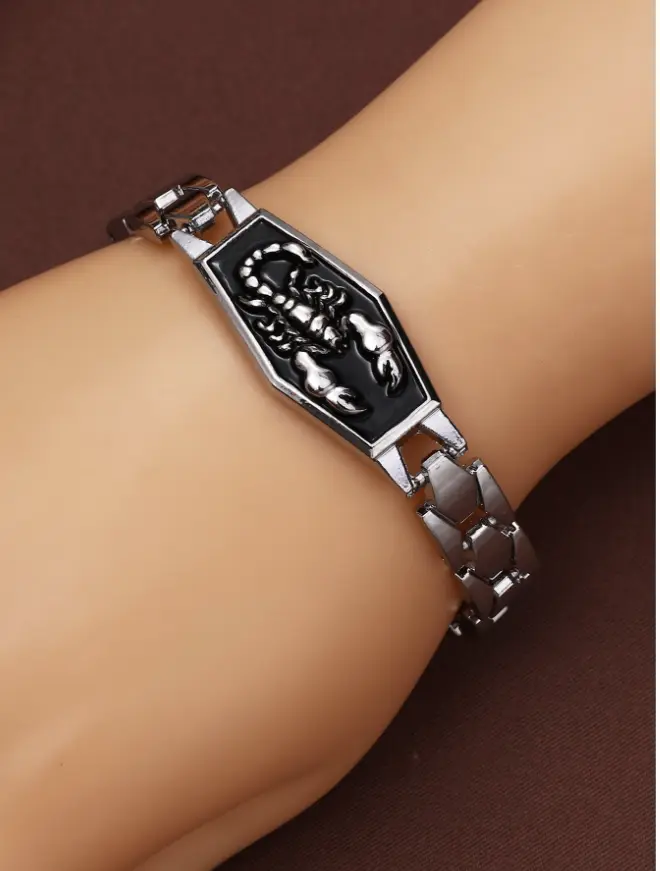 Scorpion Engraved Geometric Decor Bracelet for Men Fashionable Alloy Jewelry Gift Stylish Look Unique Accessory Male Durable Modern Design