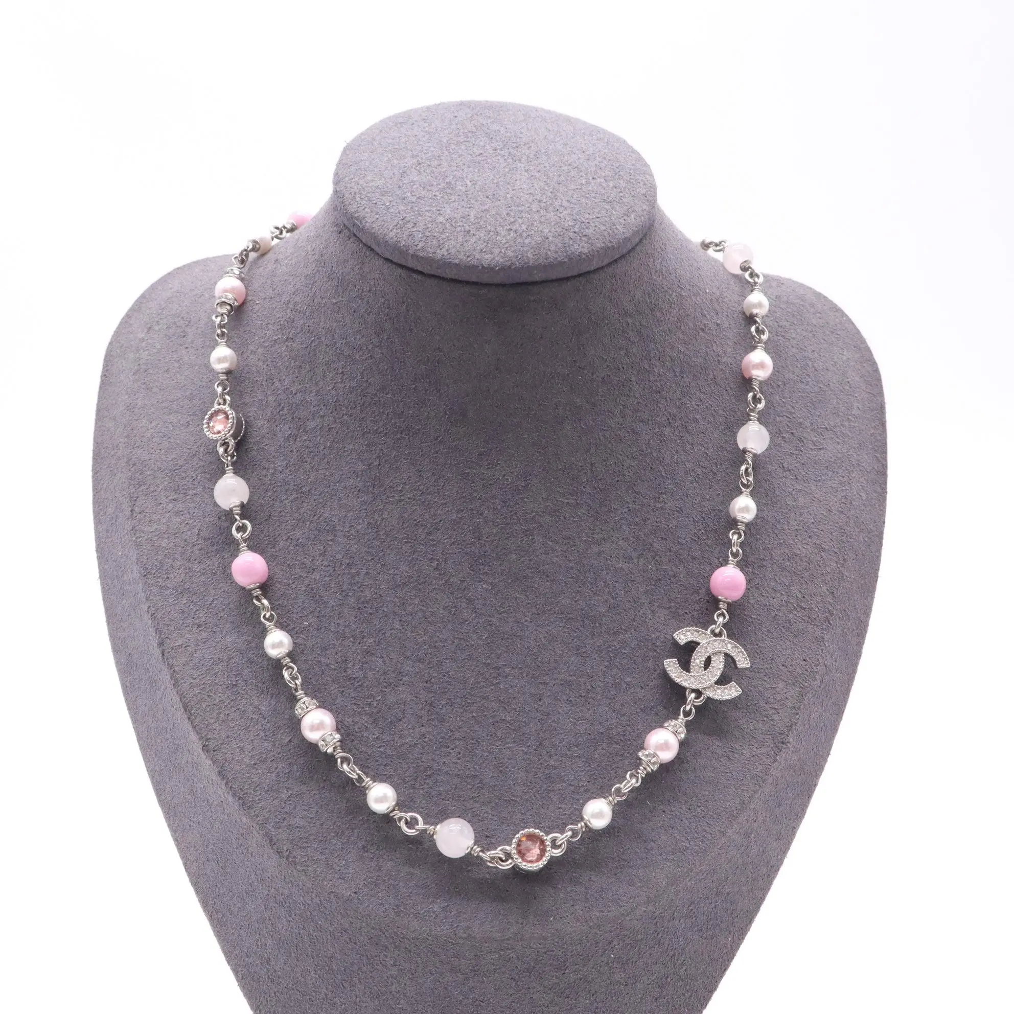 Pre-owned Chanel Pearl and Resin Crystal CC Necklace twins LDJ5072