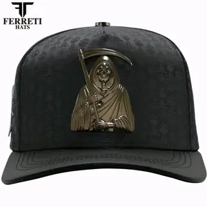 El equilibrio perfecto entre la cultura de calle FT175.  Este modelo es la elección definitiva para quienes buscan un accesorio con carácter rebelde-elegante. Ya sea para destacar en un evento urbano o para añadir un toque de autoridad a tu