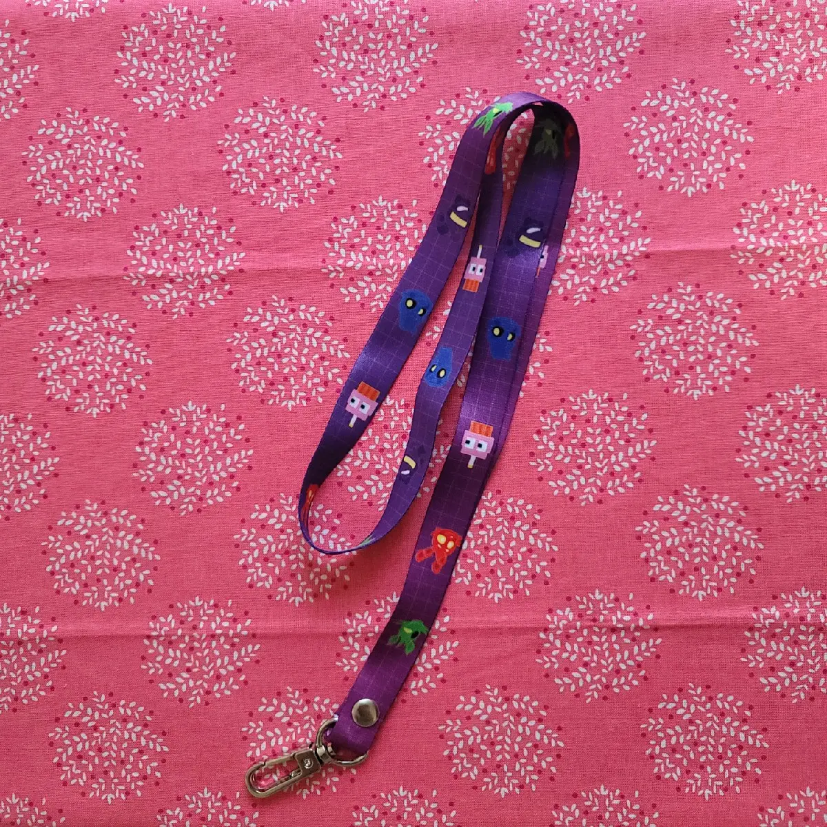 elf bar vape uk Each SW15000 Gold Edition comes with a lanyard. when do you think a lanyard  can be extremely useful?📷 Follow @mrfogglobal for more. -Warning: This  product contains nicotine, nicotine is an addictive chemical main image 0