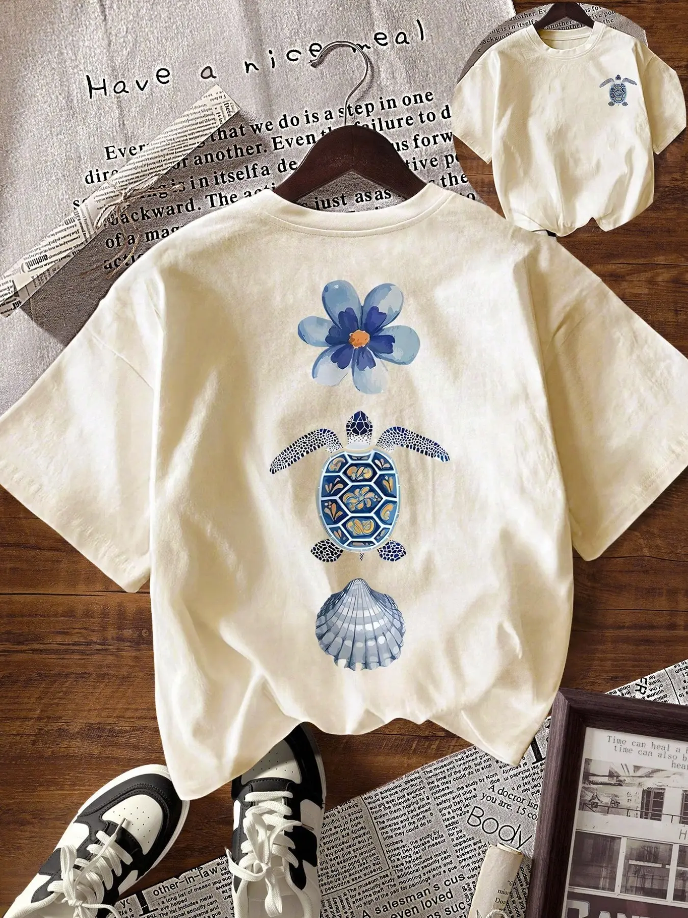 Sea Turtle Flower Shell for Women Men, Vintage Coastal Beach Ocean Animal Print T-Shirt, Casual Printed, Casual Relaxed Fit Short Sleeve Crewneck Tops, Perfect for Vacation, Beach Trips, Daily Wear, Gift for Turtle Lovers, Ocean Enthusiasts, Nature Lovers