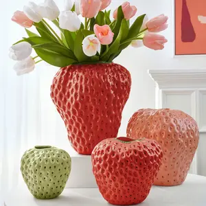 Strawberry-Shaped Resin Vase, 0-50 cm Red Cute Modern Creative Home Decor Ornament for Floral Arrangements