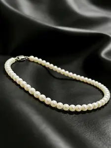 A classic round pearl beaded necklace, suitable for wearing at formal dinners, weddings, business commuting, and other occasions, and also a delightful and exquisite small gift.