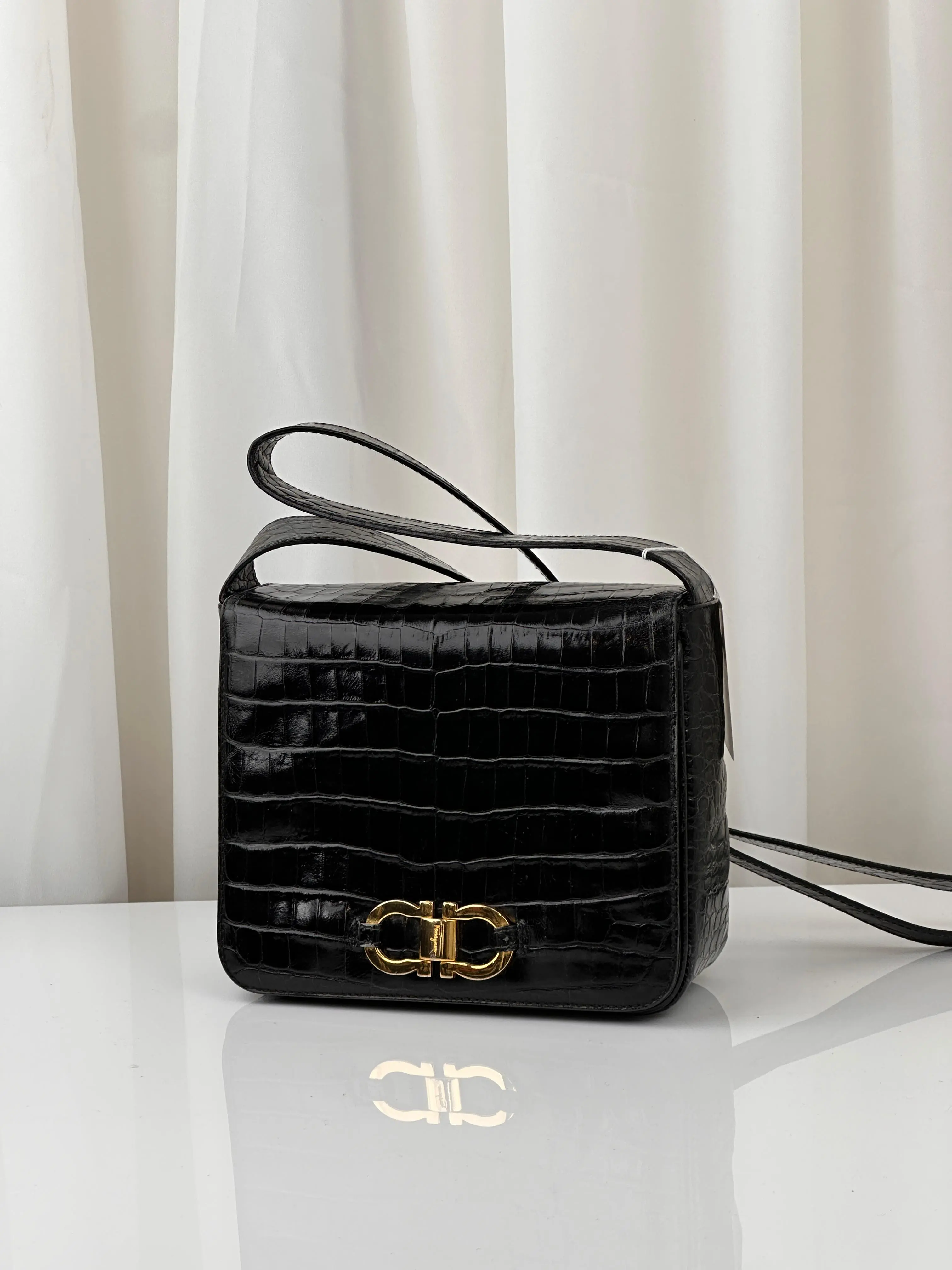 Pre-owned SALVATORE FERRAGAMO Leather Shoulder Bags Ferragamo Shoulder Bag MR21052026B337