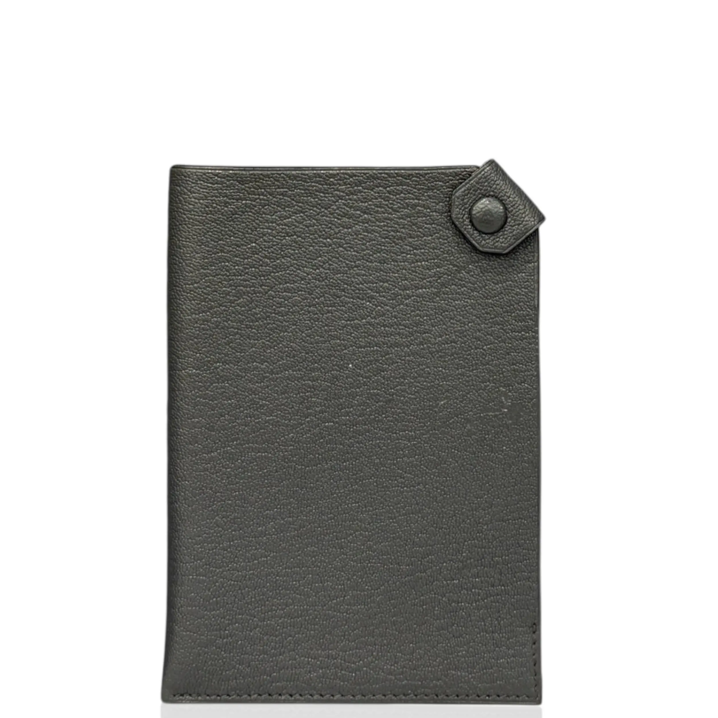 Pre-owned HERMÈS Leather small leather goods Hermes Tarmac Passport Holder Chevre Mysore 8P Plomb (dl051626b0)