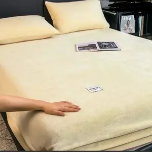 Velvet Bedcovers with 2 Pillows - Soft and Cozy Bedding Set for Comfortable Sleep