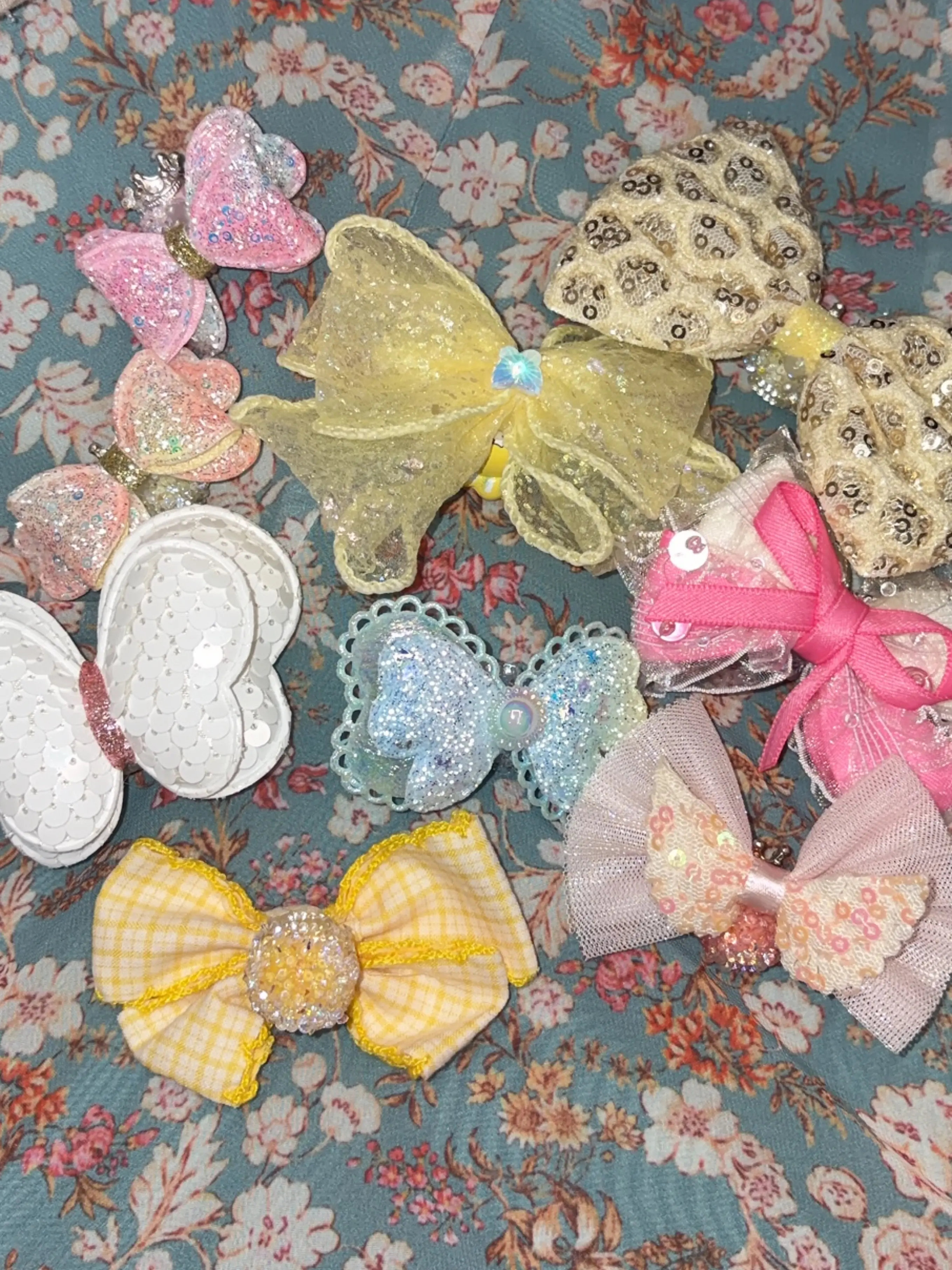 Serena(10137)gc.20 Bags Mix Styles Fabric Fancy Beads