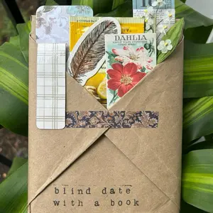 Blind date with a book, bookish gifts, randomized book gift
