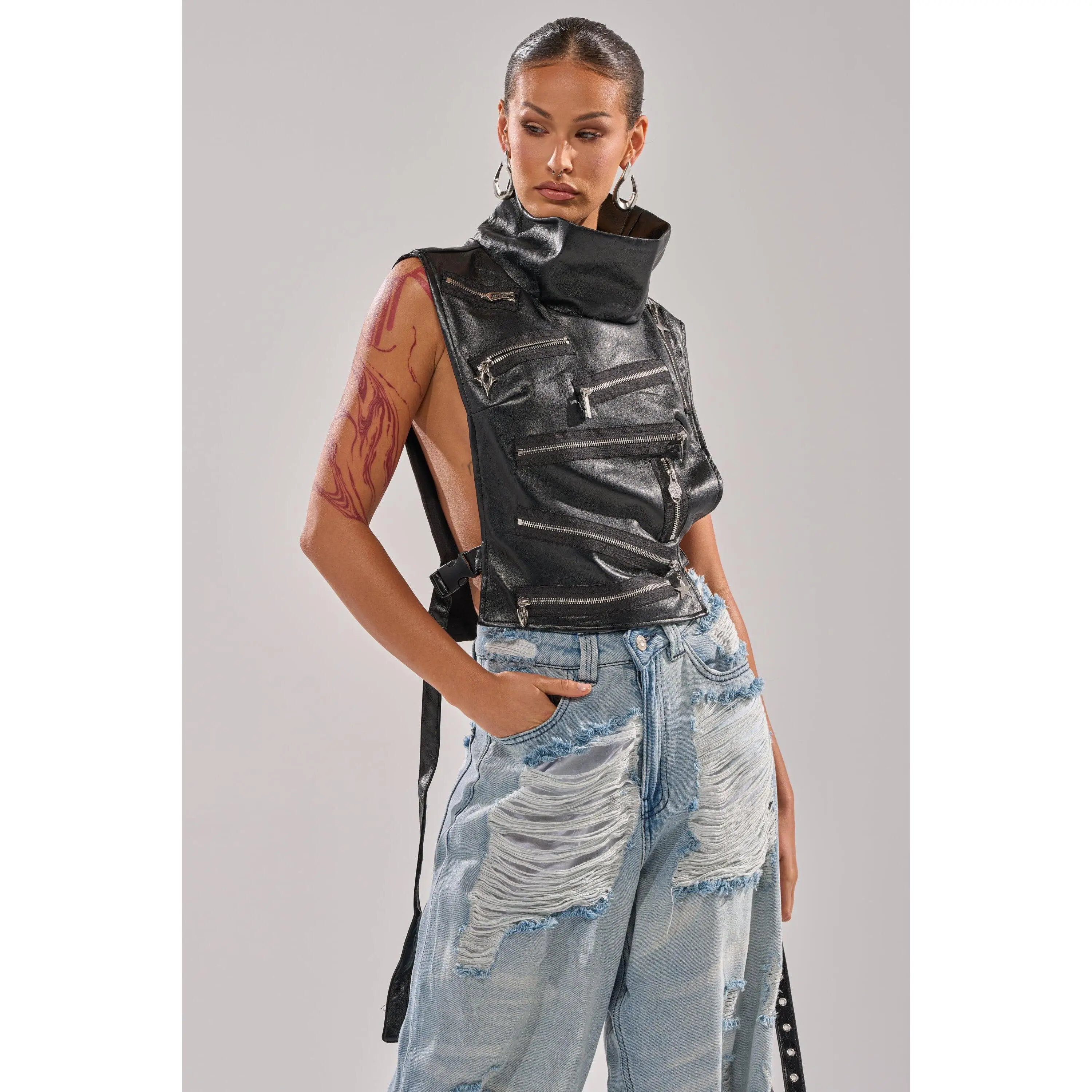 ZIP ME UP TURTLENECK TOP IN BLACK ZIP ME UP TURTLENECK TOP IN BLACK