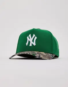 Mens Mitchell & Ness MLB New York Yankees Pro Pinch Snapback Hat