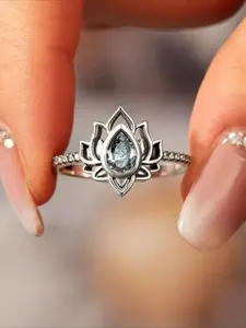 1PC Women's Retro Fashion Ring Simple Bohemian Hollow Lotus Suitable for Daily Versatile Banquet Carnival Halloween Party Gift Boho Style Rings