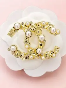 Women's Pearl & Rhinestone Letter Brooch, Gold/Silver Tone Vintage Style Pin, Elegant Accessory for Holiday Parties & Daily Outfits