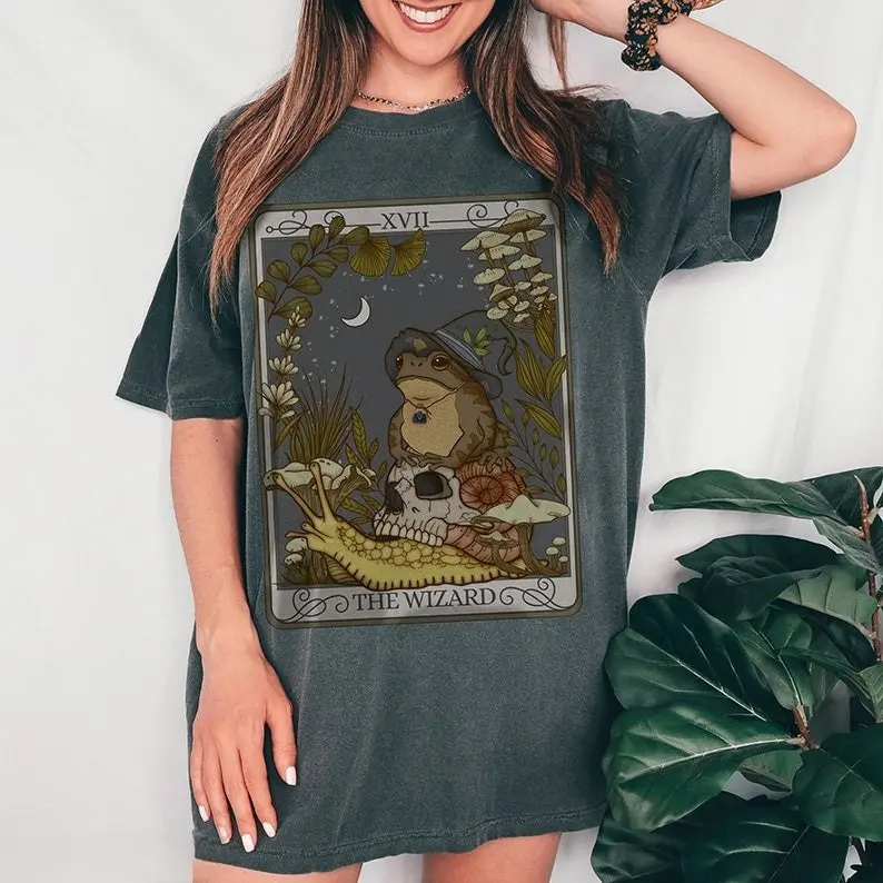 Women's Tarot Card T-Shirt, Short Sleeve Cotton Crewneck Top - Witchy Frog Graphic, Goblincore Cottagecore Gift for Tarot Lovers, Shortsleeve, Casual, Round Neck
