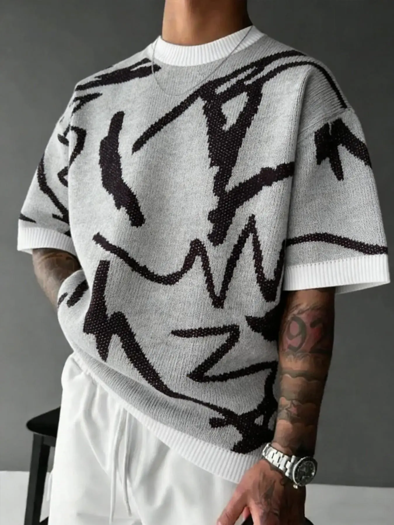 Abstract Graffiti Knit Short Sleeve Round Neck, Casual Breathable Top, Modern Fitted Long Clothing, All over Print, Man, Streetwear