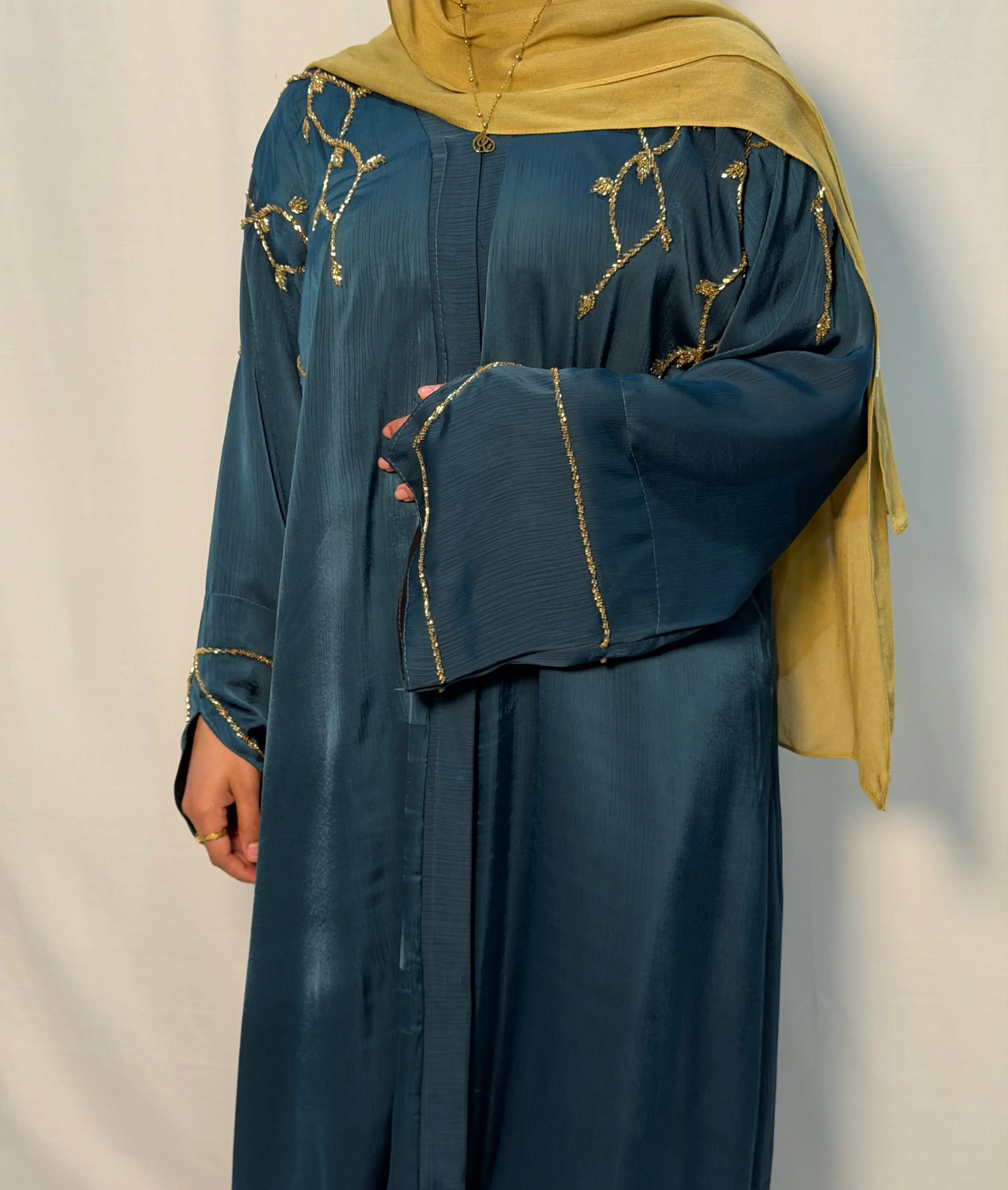 Noor Vine button-up Abaya