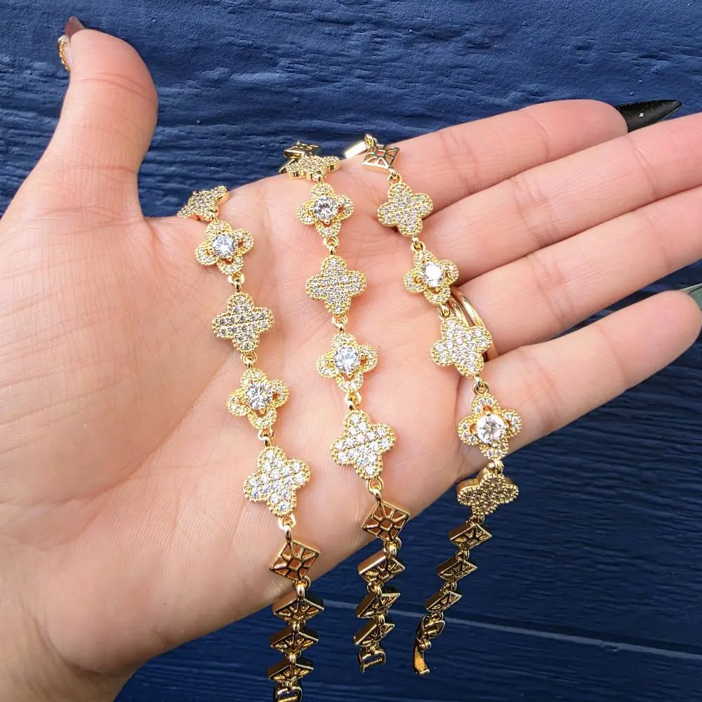 Clover Bracelet chic, elegant design