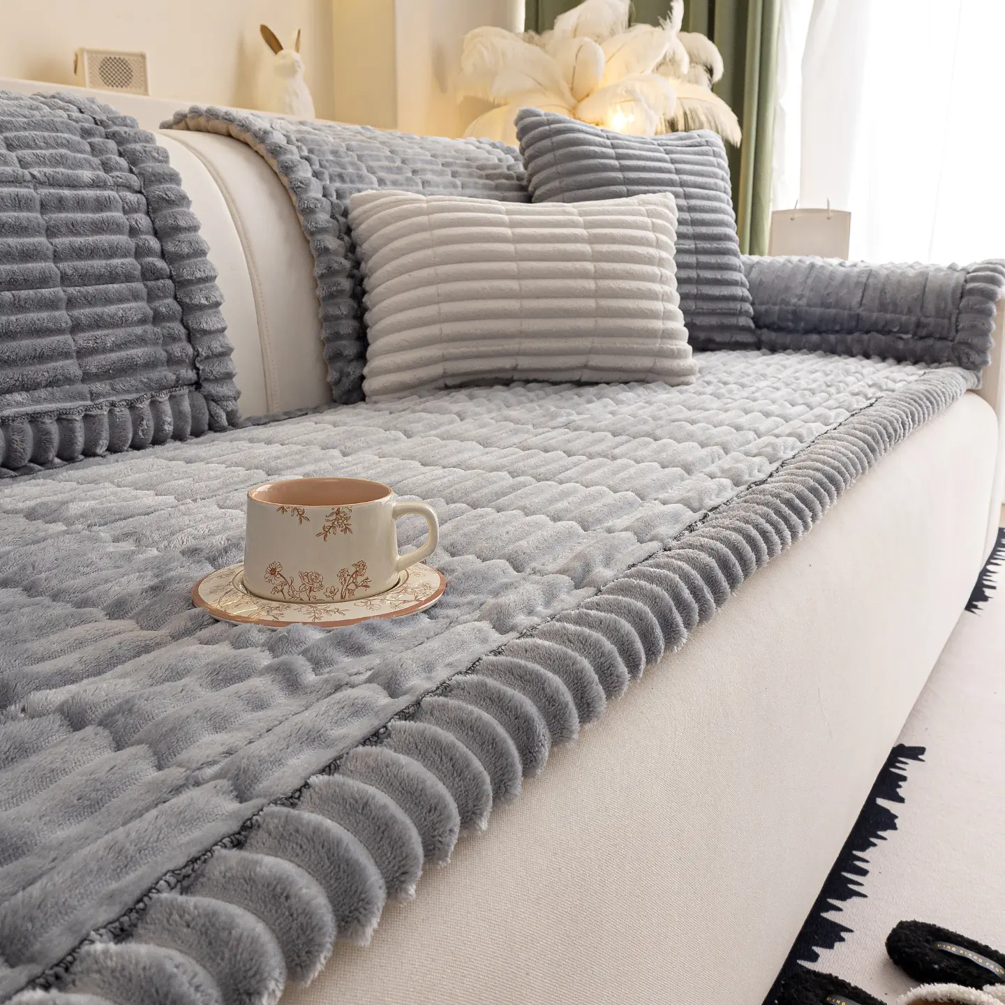 Plush Sofa Cushion Cover, Washable Elastic Sofa Slipcover, Slipcovers for Couches and Sofas, Soft Washable Furniture Protectors, Soft Couch Protector, Polyester Fleece Lining, Warm Winter Pet-Friendly Home Decor, Fits 2/3/4 Seater Sofas