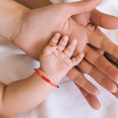 Kids' Unisex Adjustable 7-Knot Minimalist Red Rope Bracelet - 0-12 Months, 1.44-3.44 in, Premium Tibetan Silk, Soft Gentle On Skin, Lightweight, Easy To Wear, Handmade Small Batch, Religious Jewelry Gift, Birthday Accessory