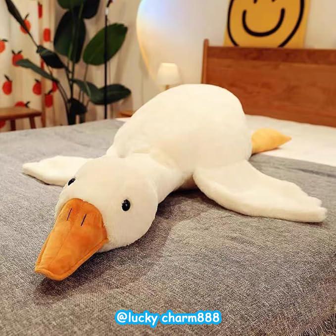 Cute Big White Goose Plush Pillow Toy! Large and irresistibly huggable, it's a favorite for both kids and adults. Suitable for all beds, offering coziness whether you cuddle or clamp it. A practical and sweet sleep companion.