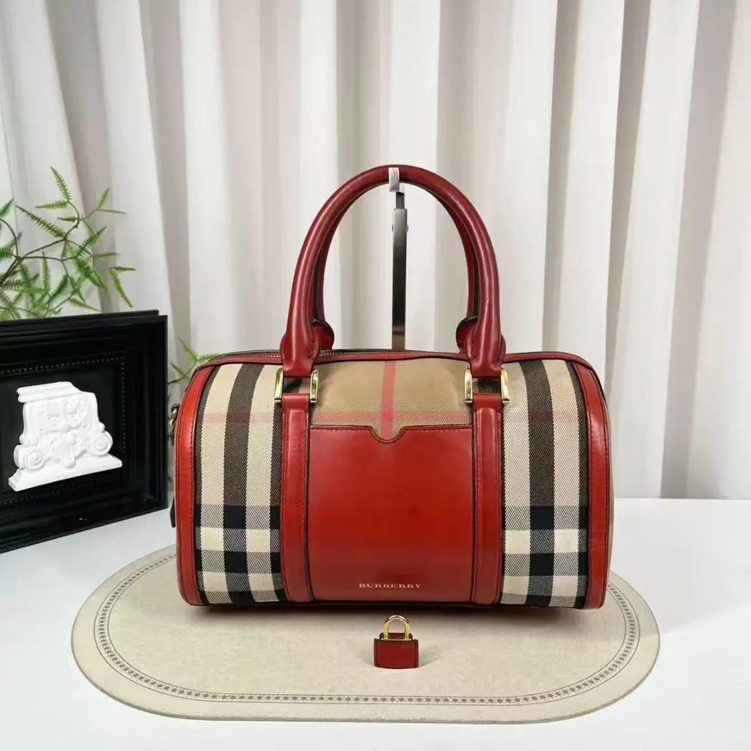 Pre-owned BURBERRY Cowhide Clutches & Wristlets BURBERRY^/Top Handle Bags/LYB1715998