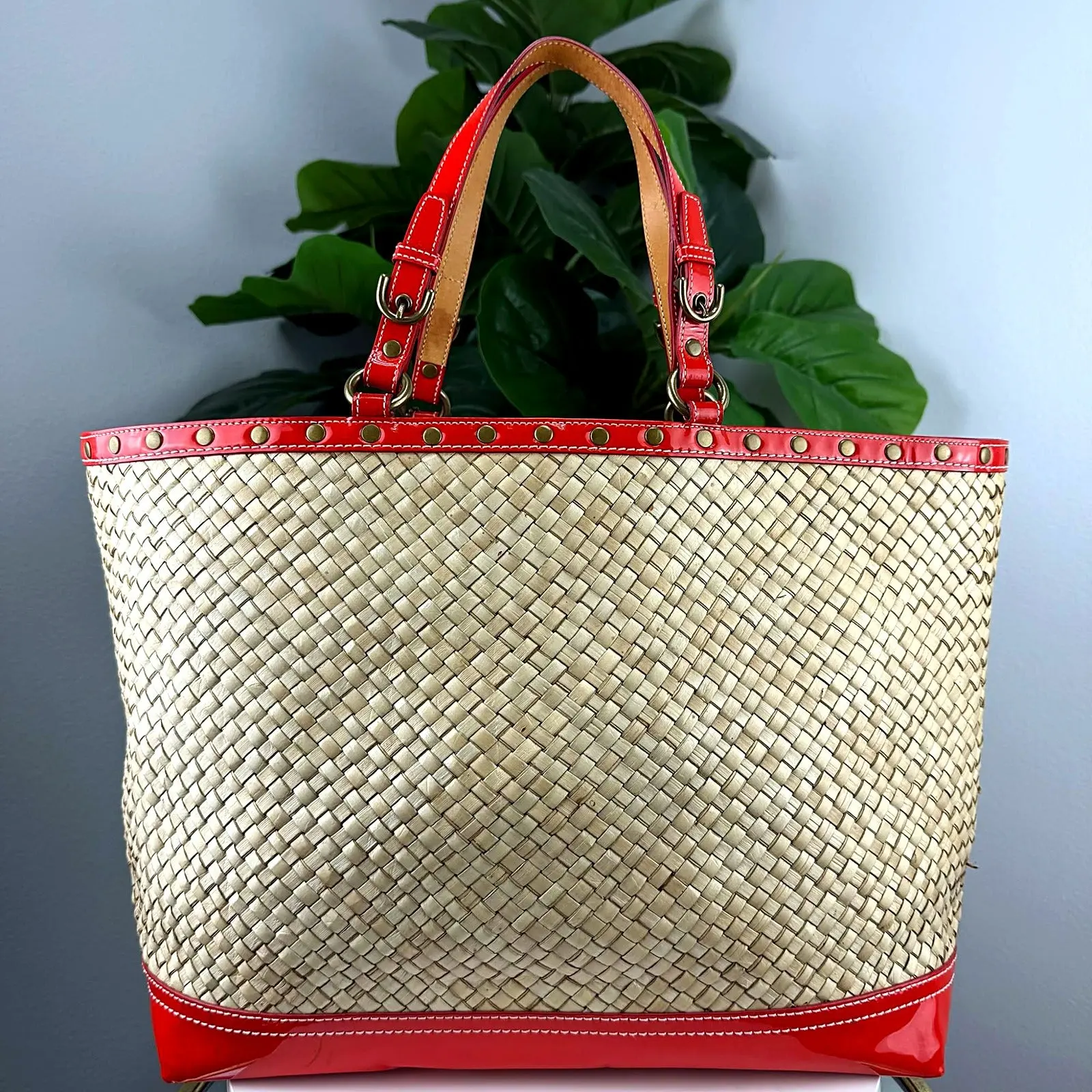 Pre-owned Woven straw with red patent leather trim Tote bags Authentic Coach Legacy Straw Weekend Tote Red Patent Trim