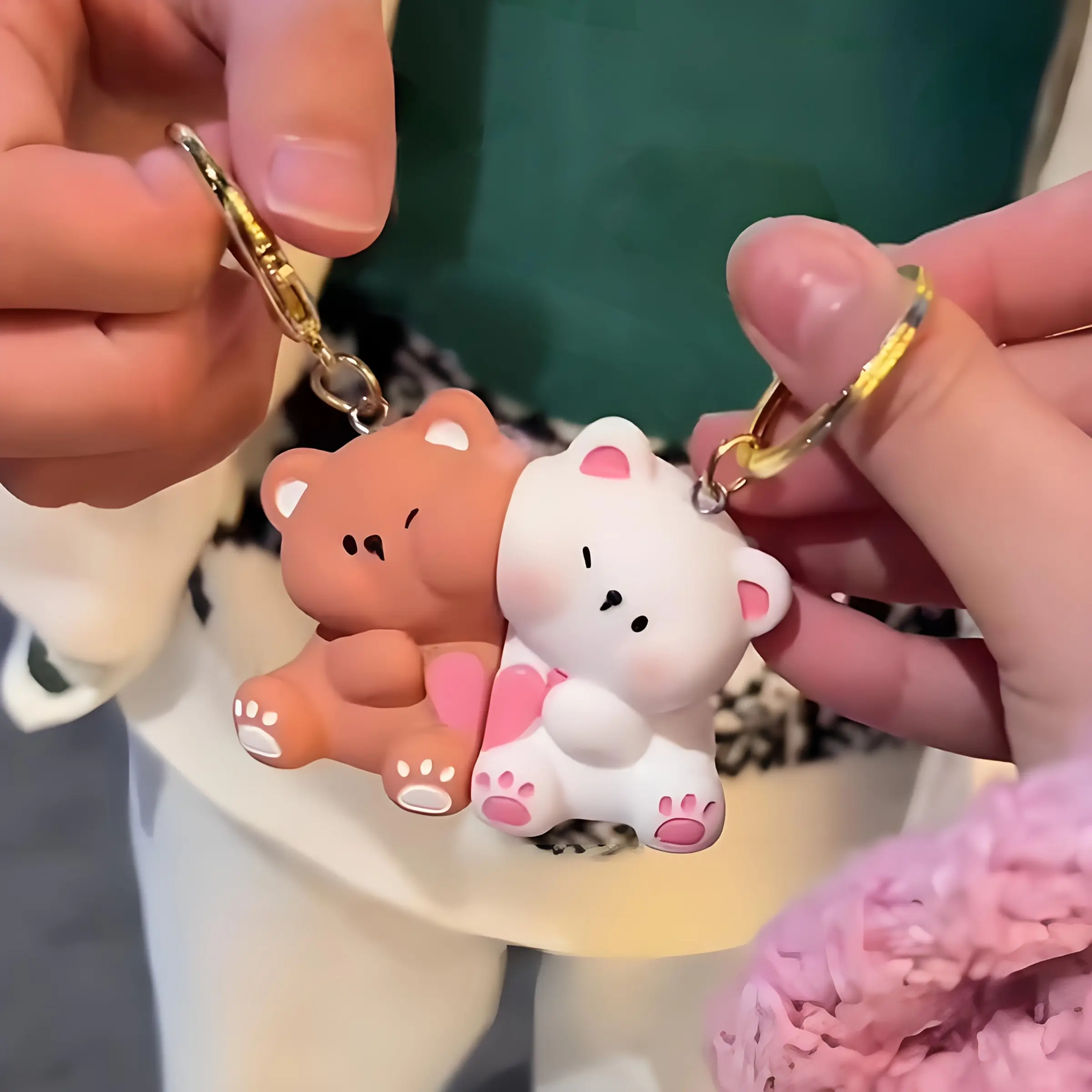 2pcs Couple Hugging Bear Magnetic Keychain, Car Key Ring, Bag Pendant, Decorative Accessory, Perfect Gift for Lovers